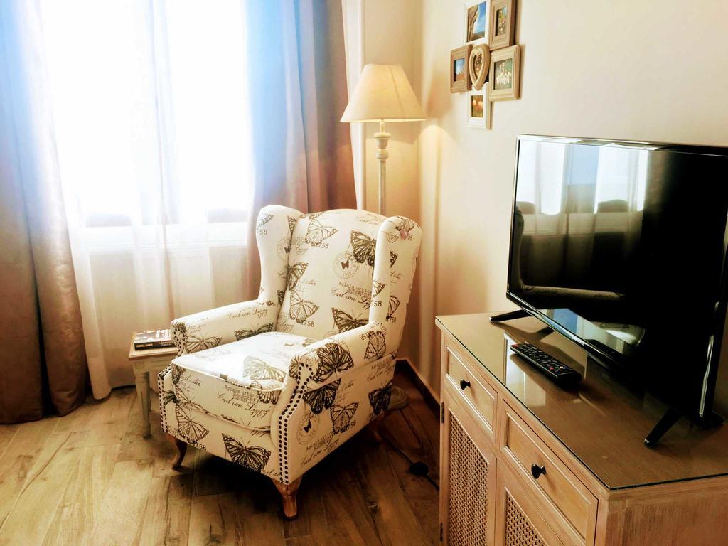 Almondhouse Suites With Fireplace - Adults Only Arachova Exterior photo