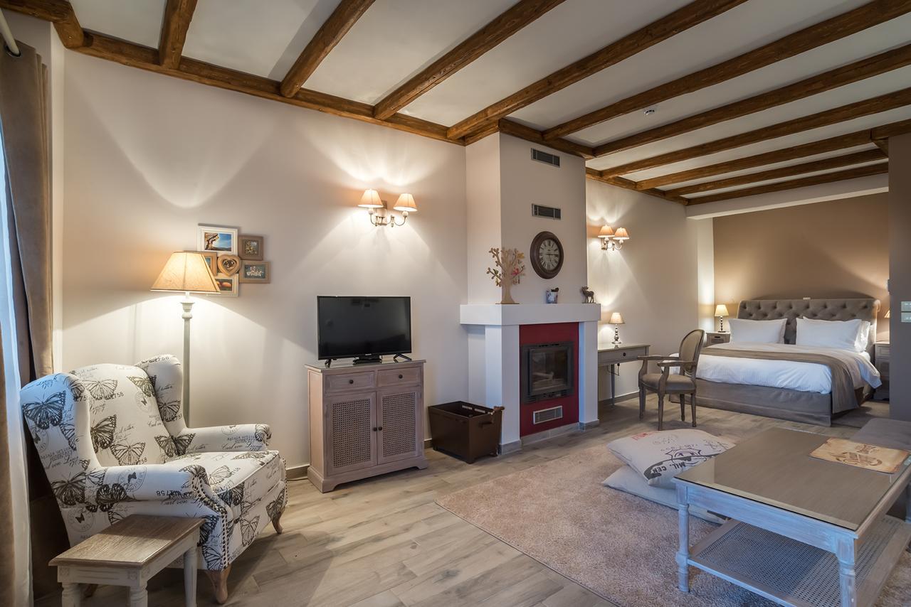 Almondhouse Suites With Fireplace - Adults Only Arachova Exterior photo