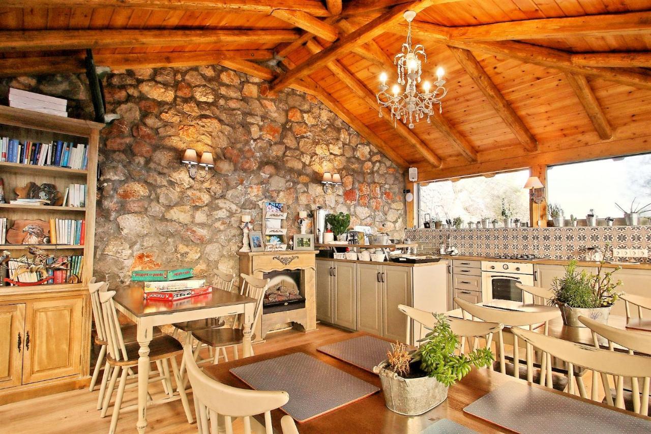 Almondhouse Suites With Fireplace - Adults Only Arachova Exterior photo