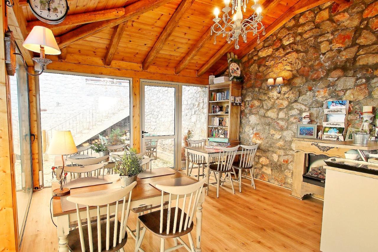 Almondhouse Suites With Fireplace - Adults Only Arachova Exterior photo